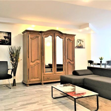 Large Apartment In Ultra-Central Location Braşov Buitenkant foto