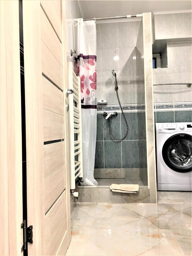 Large Apartment In Ultra-Central Location Braşov Buitenkant foto