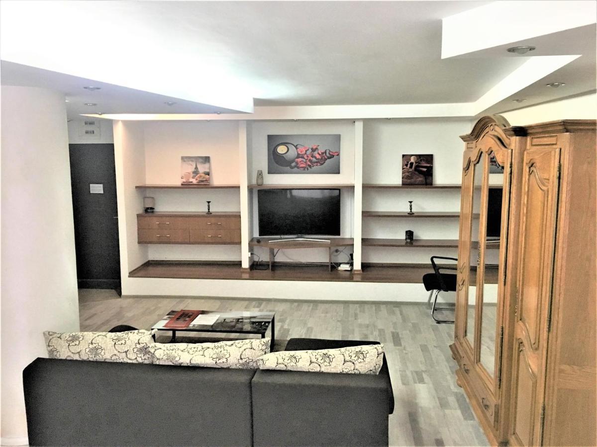 Large Apartment In Ultra-Central Location Braşov Buitenkant foto